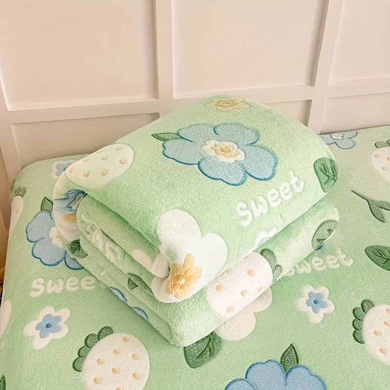 1 piece floral print soft flannel blanket – suitable for use on beds, sofas,suitable for all seasons.